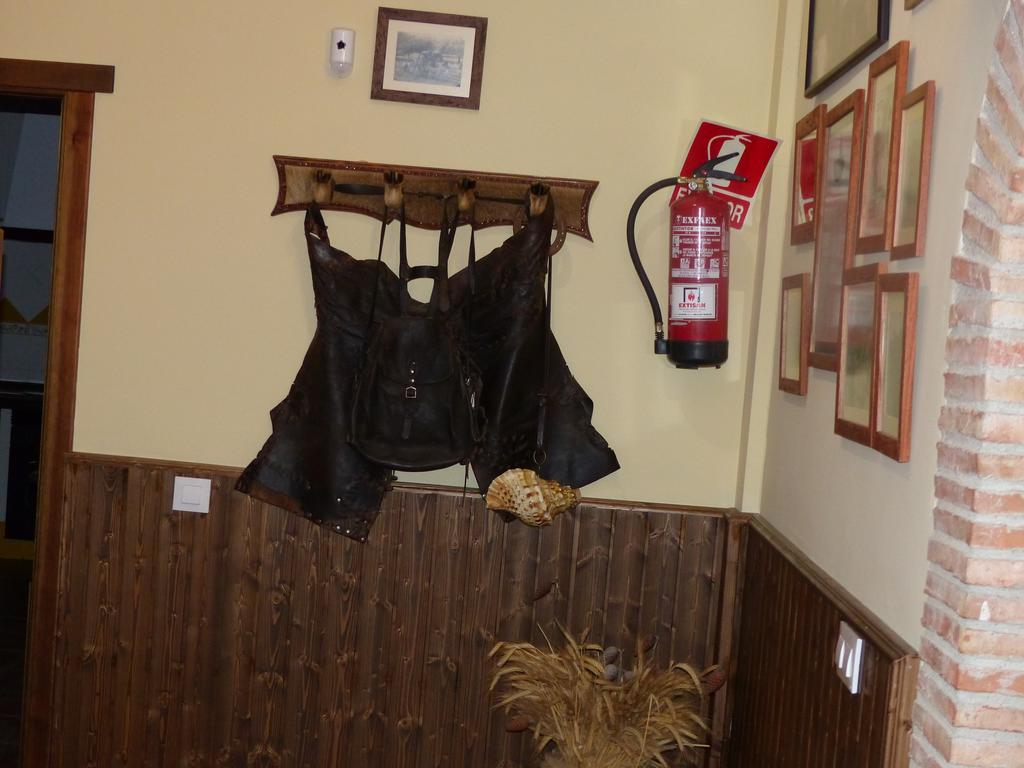 Casa Rural Pena Falcon Torrejón el Rubio Esterno foto